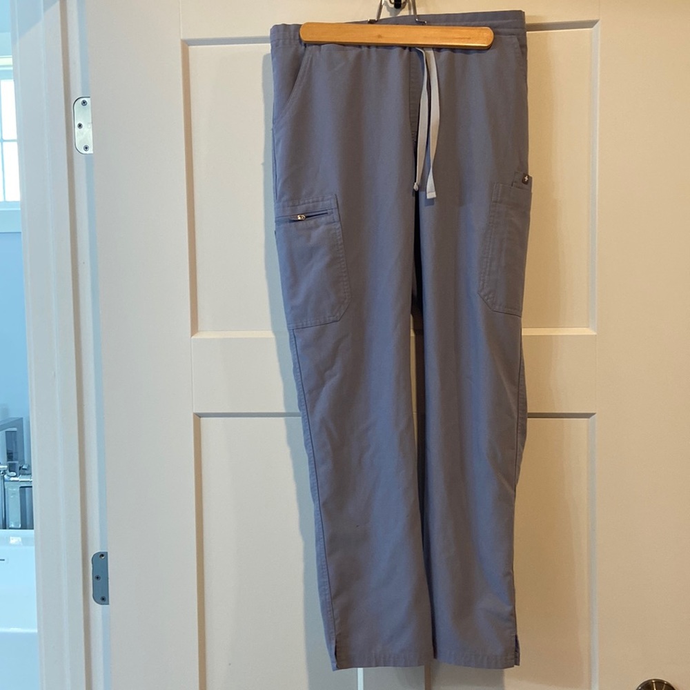 Figs Women's Yola Scrub Pants in space dye Vapor Grey